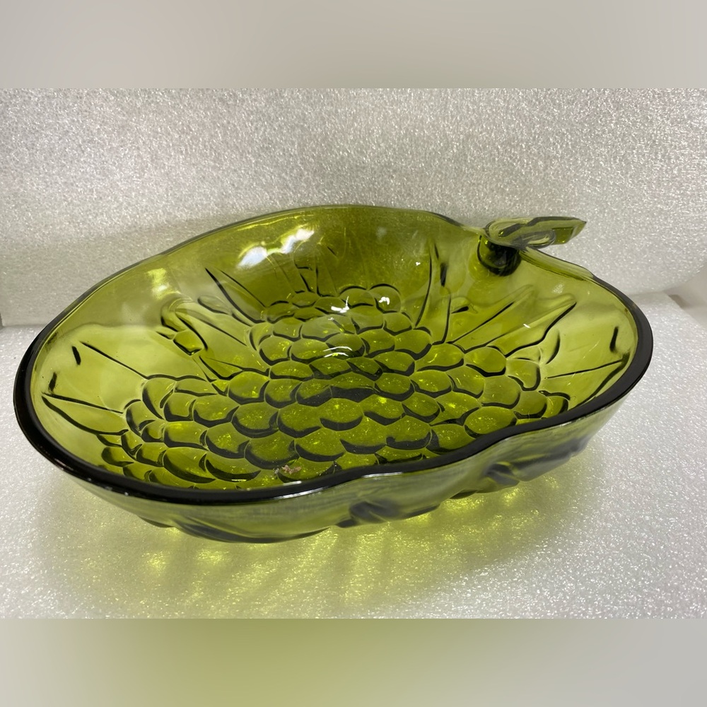 Vintage green Indiana Glass fruit bowl serving dish